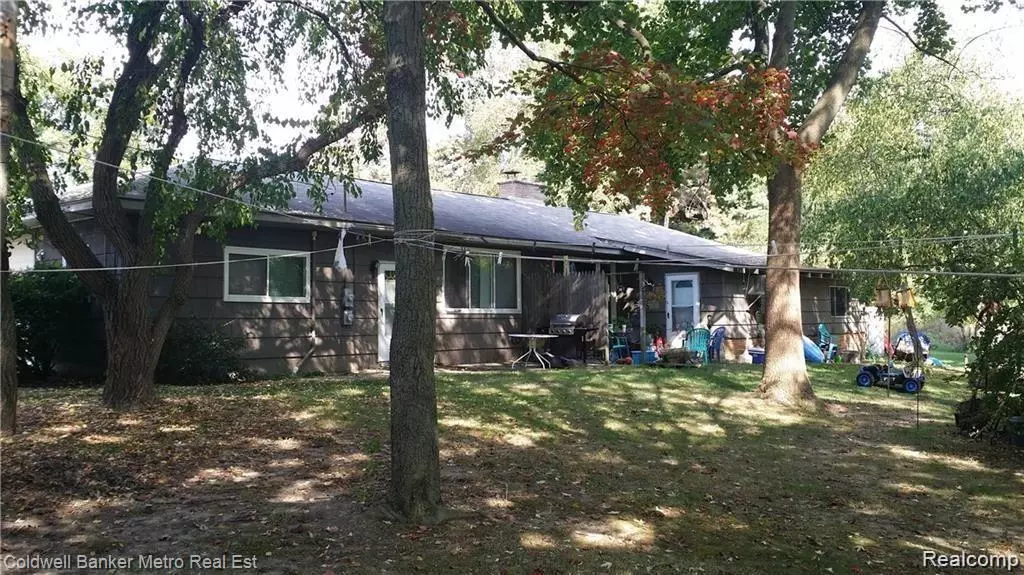 6741 HIGHLAND Road, Waterford Twp, MI 48327