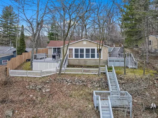 5757 HEAD LAKE Road, Hope Twp, MI 49058
