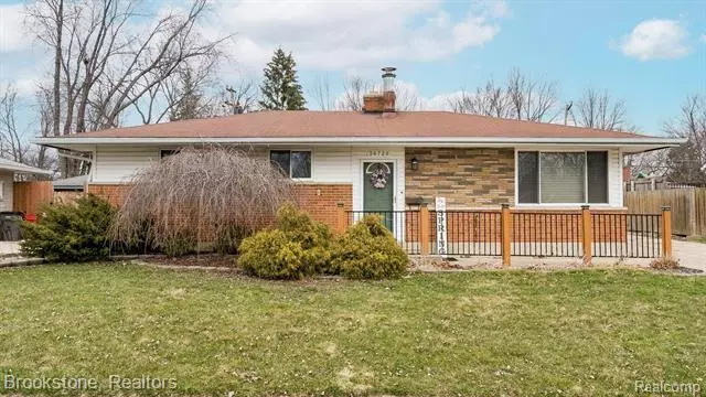 36720 SUFFOLK Street, Clinton Township, MI 48035