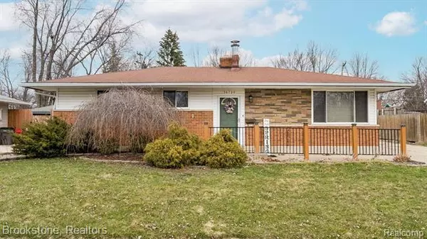 36720 SUFFOLK Street, Clinton Township, MI 48035