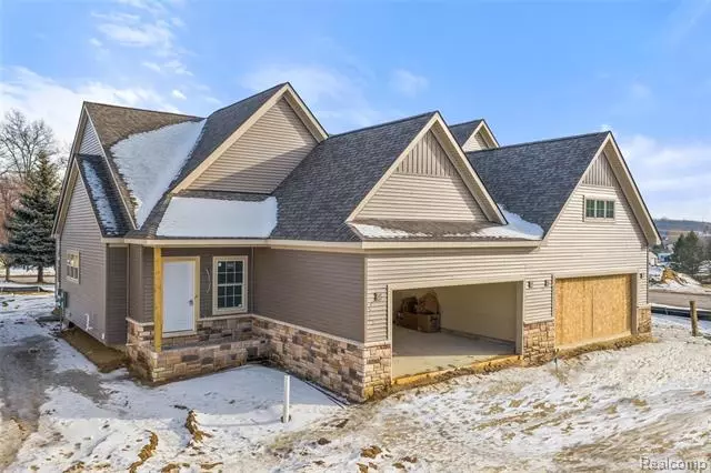 8092 Sequoia Lane Bldg#: 25 52, White Lake Twp, MI 48386