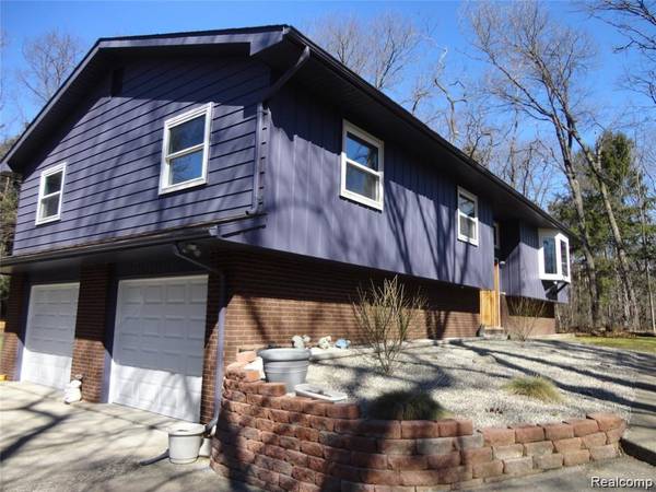 10356 MOON LAKE Court, Hamburg Twp, MI 48169