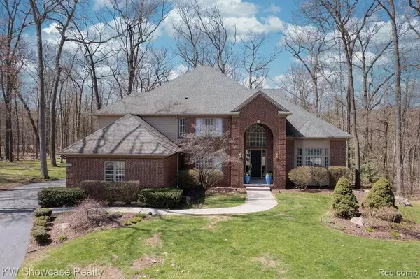 3454 FOX WOODS Court, West Bloomfield Twp, MI 48324