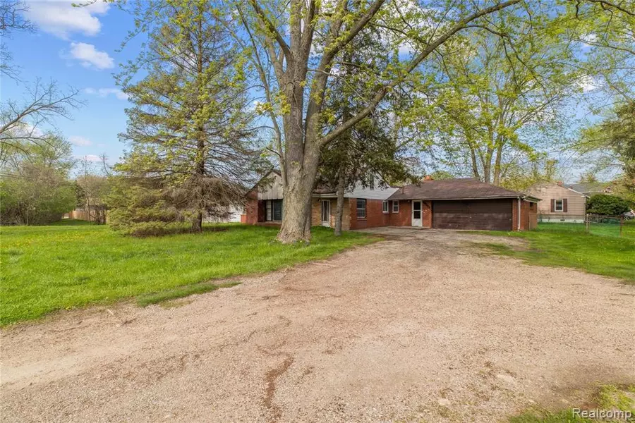 21229 MERIDIAN Road, Grosse Ile Twp, MI 48138