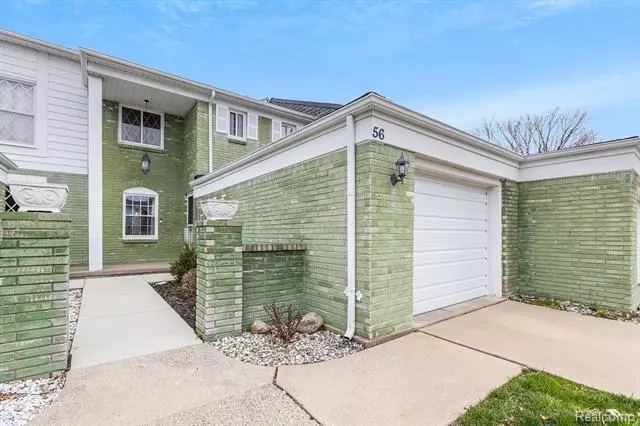 56 STRATFORD LANE, Rochester Hills, MI 48309