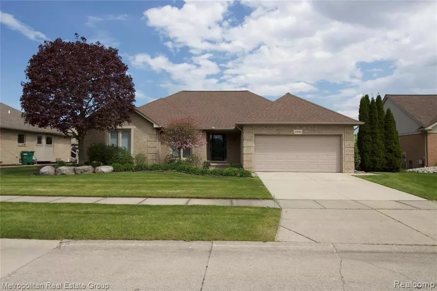 17895 BRIARWOOD Drive, Macomb, MI 48044