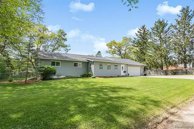 255 CLAIREMONT Drive, Lake Orion, MI 48362