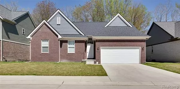 47467 BAYSIDE Circle W, Chesterfield, MI 48047