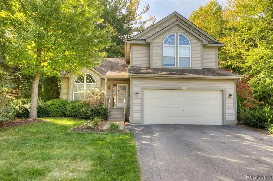 2730 Court Lane S, Oceola Twp, MI 48843