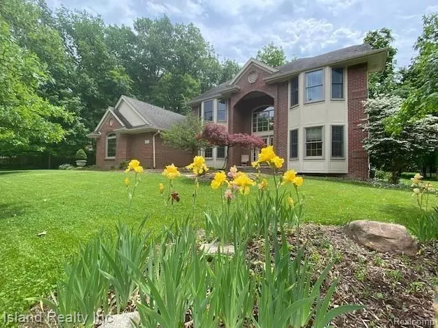 8525 SHERWOOD Drive, Grosse Ile Twp, MI 48138