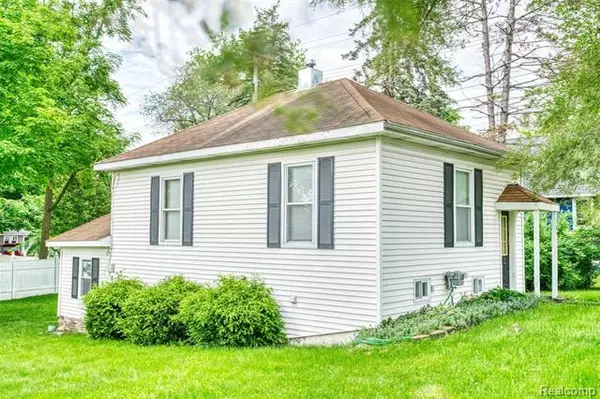 305 OAK Street, Webberville, MI 48892