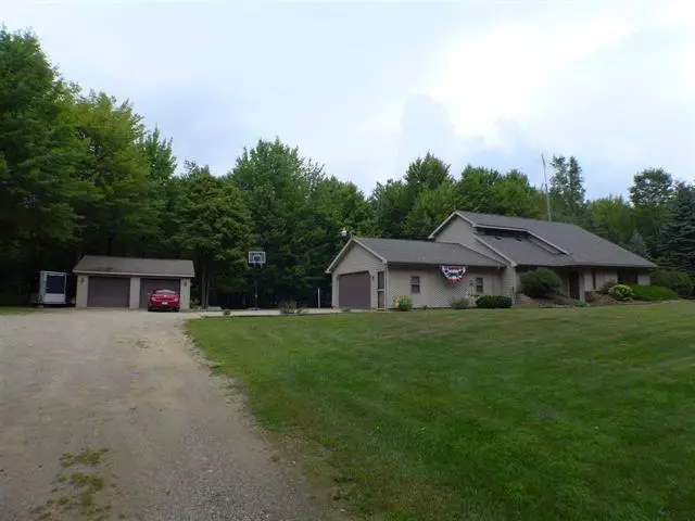 2525 E Deckerville, Caro, MI 48723