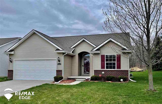 4515 Cross Creek Blvd, Burton, MI 48509
