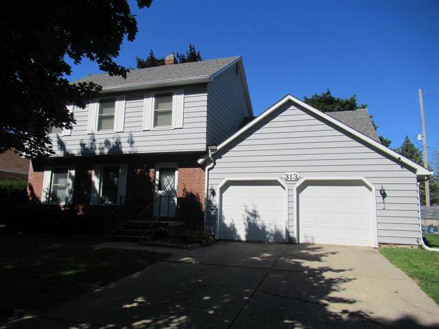 313 Oakwood Dr, Flushing, MI 48433