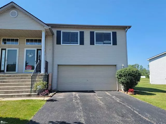 1090 Lake Park, Grand Blanc, MI 48439