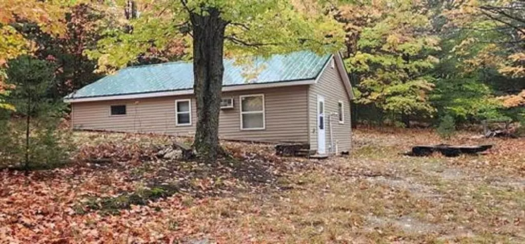 5560 N 3 Road, Springville Twp, MI 49668