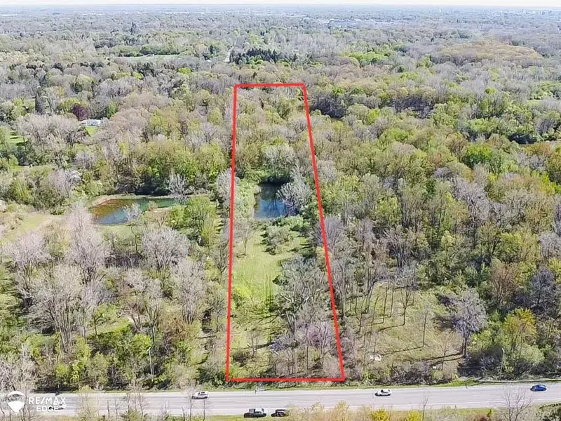 2990 E Carpenter Road, Flint, MI 48506