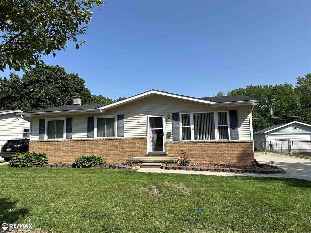 5273 Don Shenk Drive, Swartz Creek, MI 48473