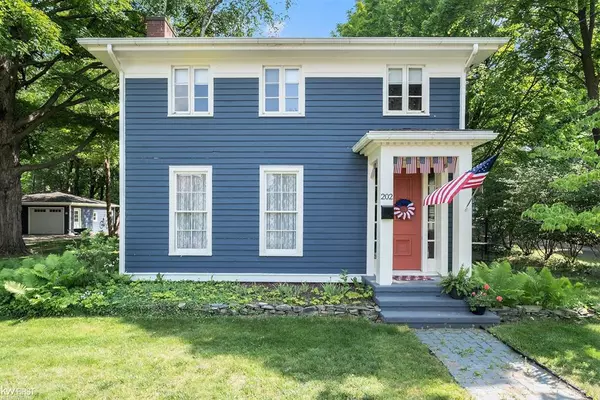 202 E South Holly Road, Fenton, MI 48430