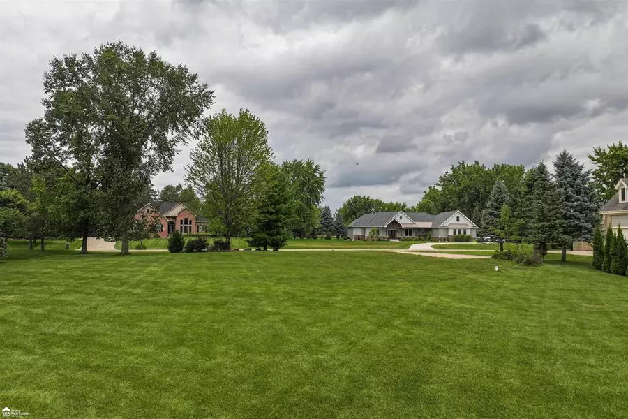 4299 Lake Farms Court, Fenton Twp, MI 48451