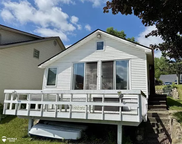 471 Algene Street, Lake Orion Vlg, MI 48362