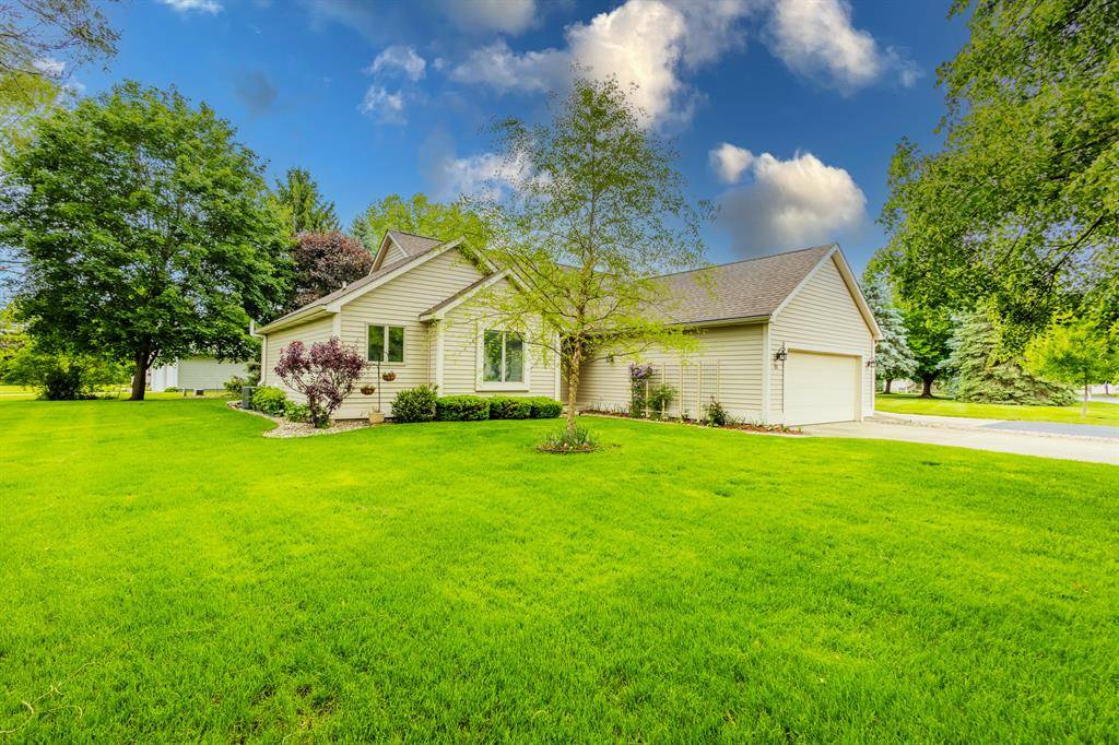 11 Oakdale Lane, Coldwater, MI 49036