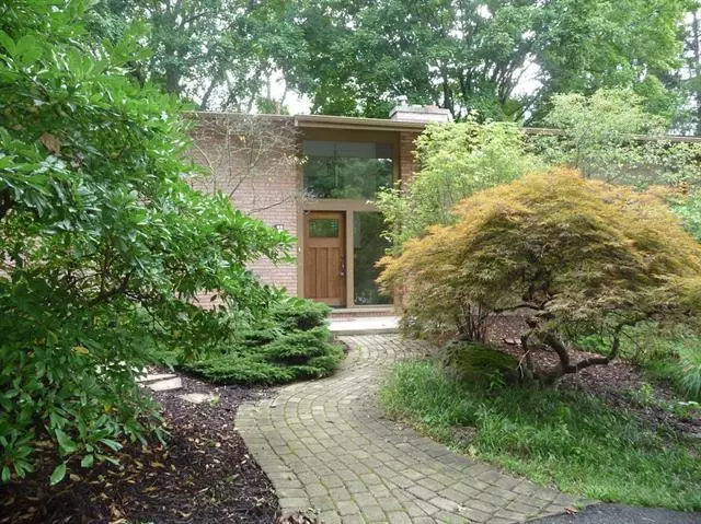 2729 Englave Dr, Ann Arbor Twp, MI 48103