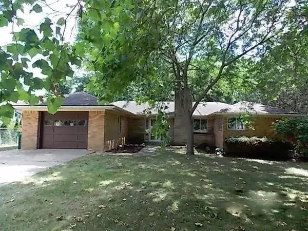 215 Monroe St, Saline, MI 48176