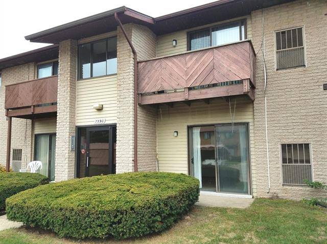 7590 Manor Cir, Westland, MI 48185