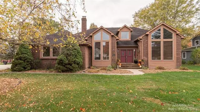 760 Darwin Dr, Chelsea, MI 48118