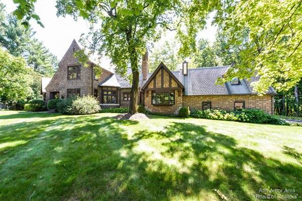 2 Ridgemor Drive, Ann Arbor, MI 48103