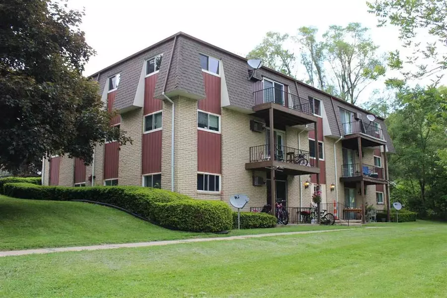 211 E MAIN ST, Addison Vlg, MI 49220