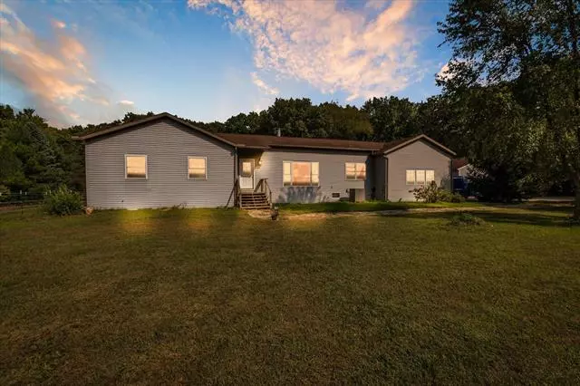 11201 River Crest Drive, Onondaga, MI 49264