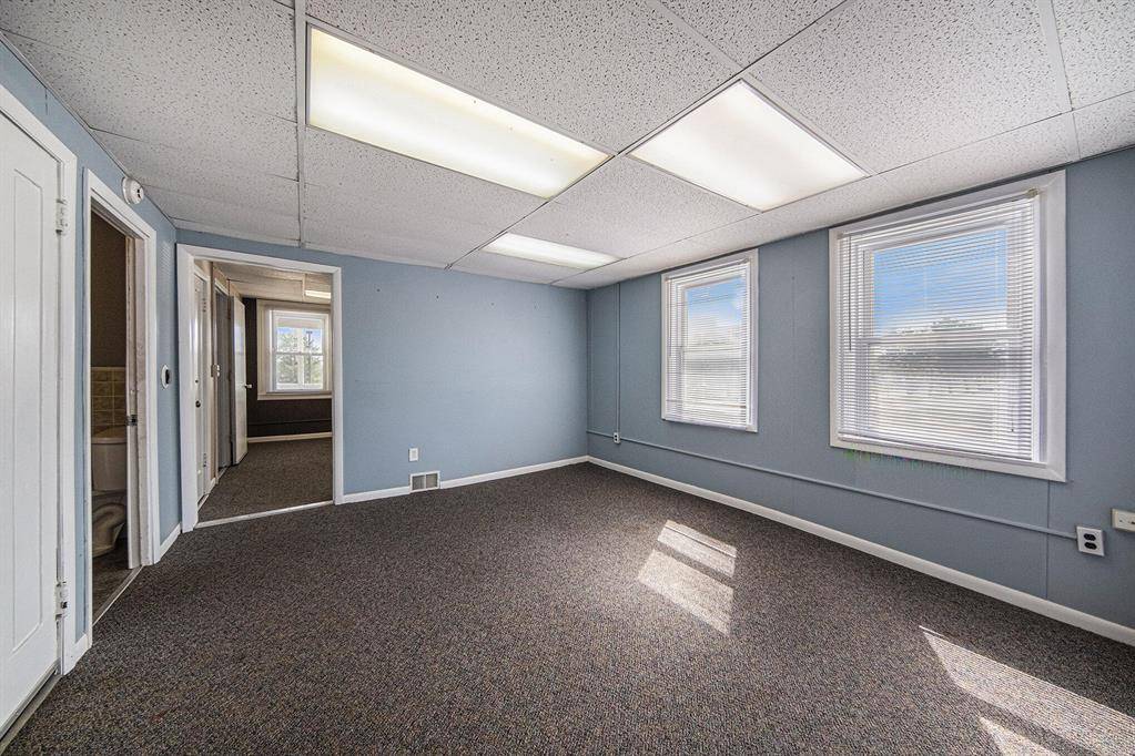 Jackson, MI 49201,302 N Blackstone Street