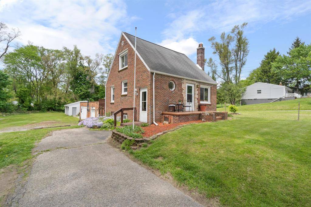 142 Maple Road, Leoni Twp, MI 49254