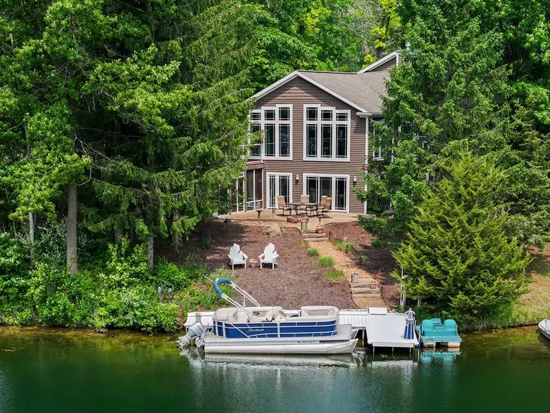 295 W Shore Drive, Liberty Twp-jackson, MI 49249