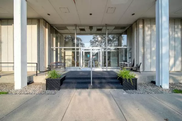 Jackson, MI 49201,715 W Michigan Avenue 202