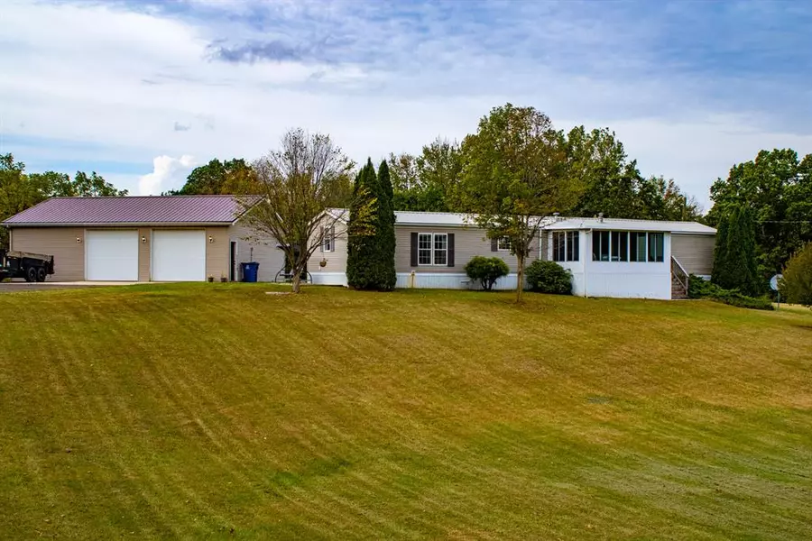 2752 W Mosherville Road, Scipio Twp, MI 49250