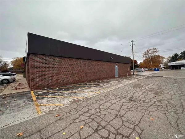 Monroe, MI 48162,811 N Macomb Street