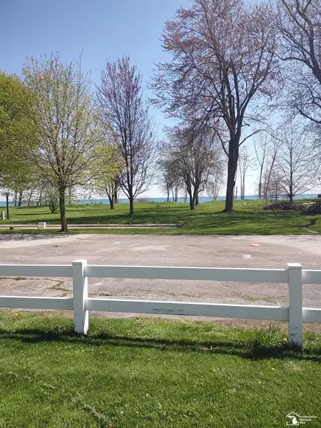 4826 LONG Road, Frenchtown Twp, MI 48166
