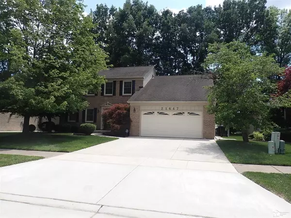 21647 N Chipmunk Trail, Woodhaven, MI 48183