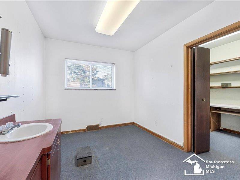 Allen Park, MI 48101,19003 ECORSE ROAD