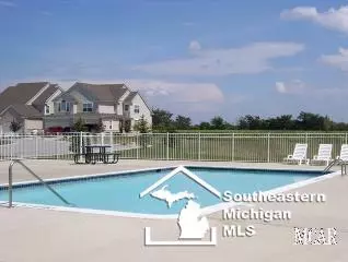 Raisinville Twp, MI 48161,846 PLUM PARK Drive Unit 37