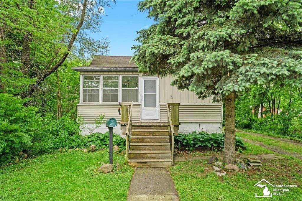 2946 4th Street, Trenton, MI 48183