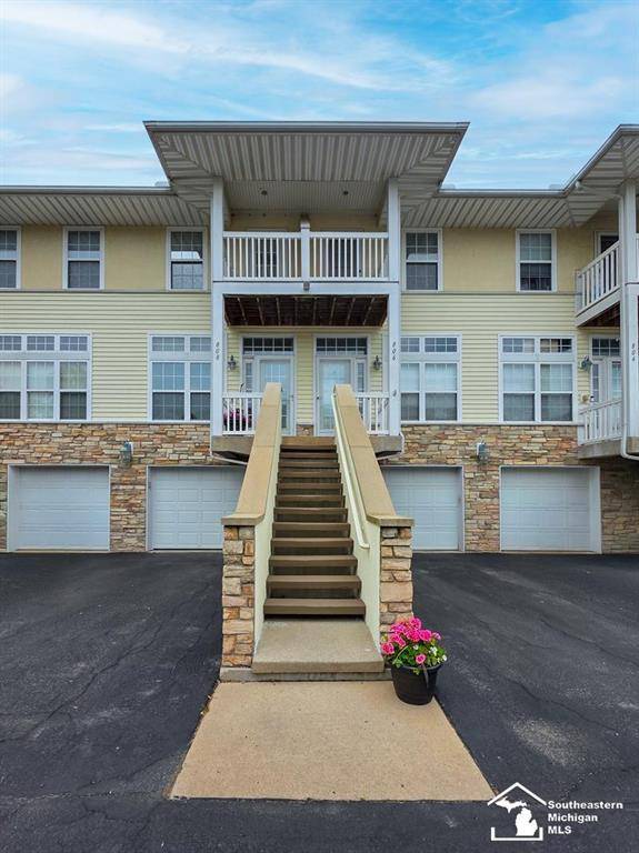 808 Catalina Cove, Luna Pier, MI 48157