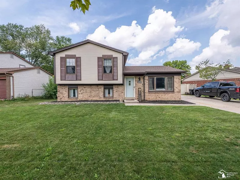 19010 Arlington Drive, Woodhaven, MI 48183