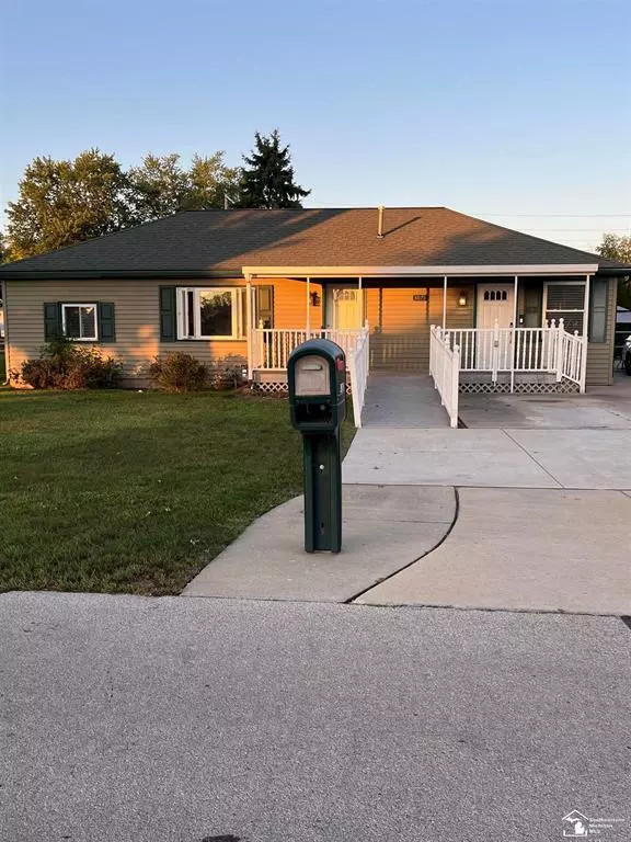 3079 S Grove Drive, Frenchtown Twp, MI 48162