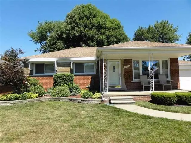 20607 Cedar, St. Clair Shores, MI 48081