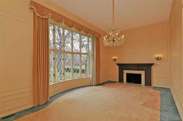 Village Of Grosse Pointe Shores, MI 48236,975 Lake Shore