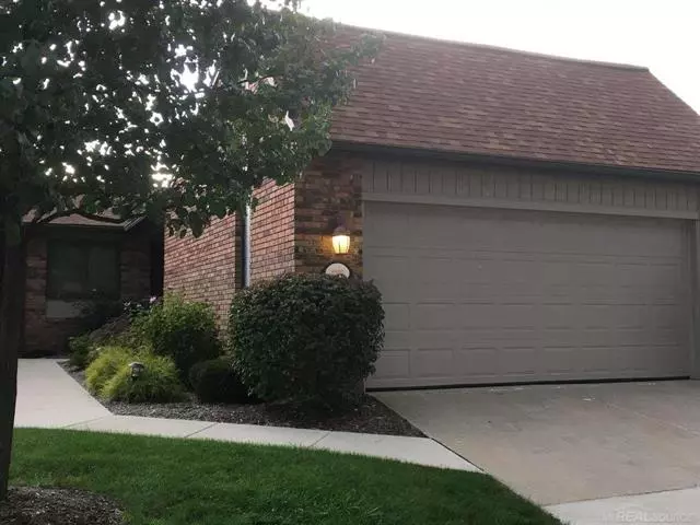 West Bloomfield Twp, MI 48323,4589 Laurel Club Cir 29